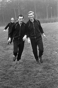 Training Nederlands elftal te Zeist, Petterson (l) en Nuninga in duel, Bestanddeelnr 917-1706