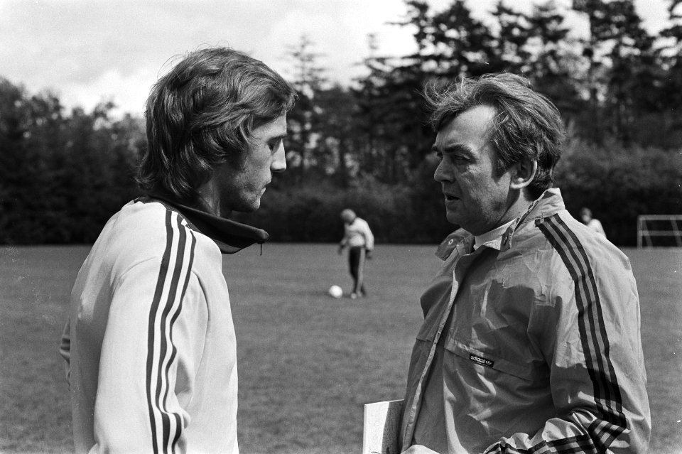 Training Nederlands elftal in Zeist Neeskens (l) en Happel, Bestanddeelnr 929-7155