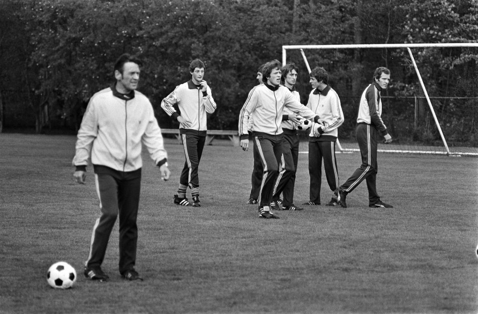 Training Nederlands elftal in Zeist tijdens training, Bestanddeelnr 929-7158