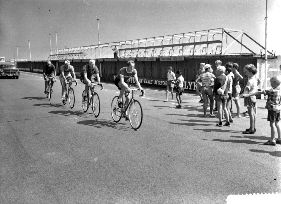 Training van de amateurs op de weg in Zandvoort Zweedse renners tijdens de trai, Bestanddeelnr 910-5873