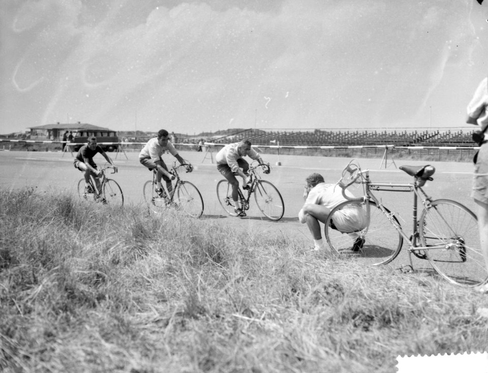 Training van de amateurs op de weg in Zandvoort Zweedse renners tijdens de trai, Bestanddeelnr 910-5872