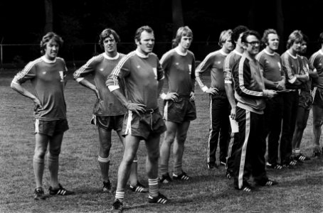 Training Nederlands Elftal in Zeist i.v.m. EK in Italie Wijnstekers, Rep, R. v., Bestanddeelnr 930-8481