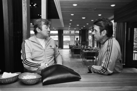 Training Nederlands elftal in Zeist 10, 11 trainer Happel (l) en Zwartkruis, 12, Bestanddeelnr 929-7157
