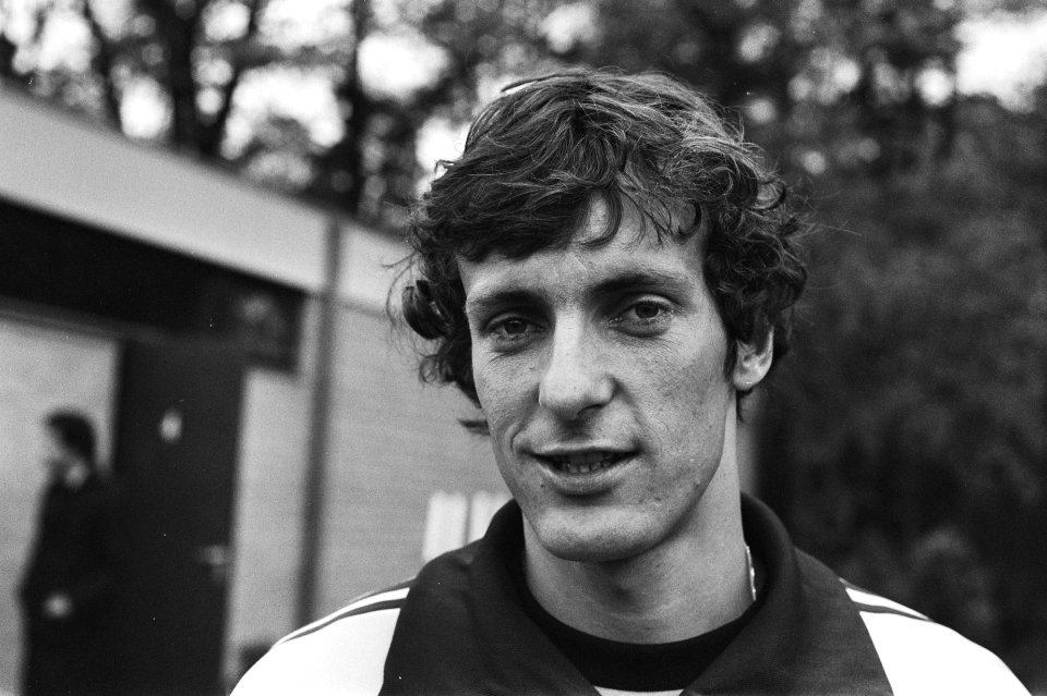 Training Nederlands elftal in Zeist nr 10 Poortvliet (kop) nr 11 Rob Rensenbr, Bestanddeelnr 929-7163