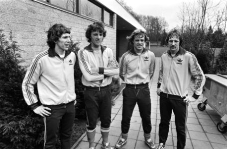 Training Nederlands elftal in Zeist i.v.m. wedstrijd tegen Frankrijk, v.l.n.r. A, Bestanddeelnr 931-3932