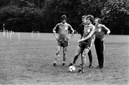 Training Nederlands Elftal in Zeist i.v.m. Europese Kampioenschappen in Italie , Bestanddeelnr 930-8479