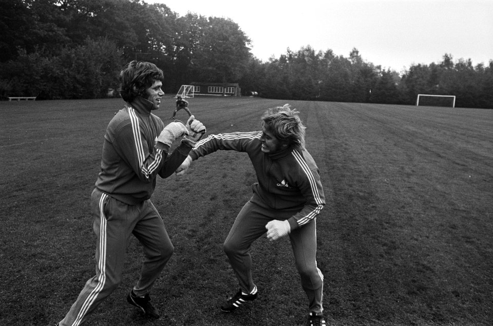 Training Nederlands elftal in Zeist beide doelverdediger Jongbloed (l) en Schri, Bestanddeelnr 927-4990