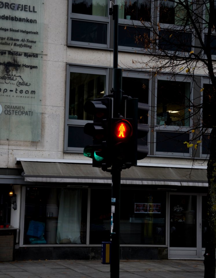 Traffic light pedestrians red Drammen (3)