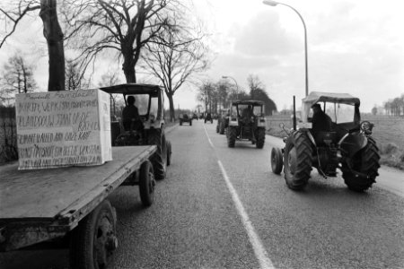 Tractoren tijdens de actie, Bestanddeelnr 924-3687 photo