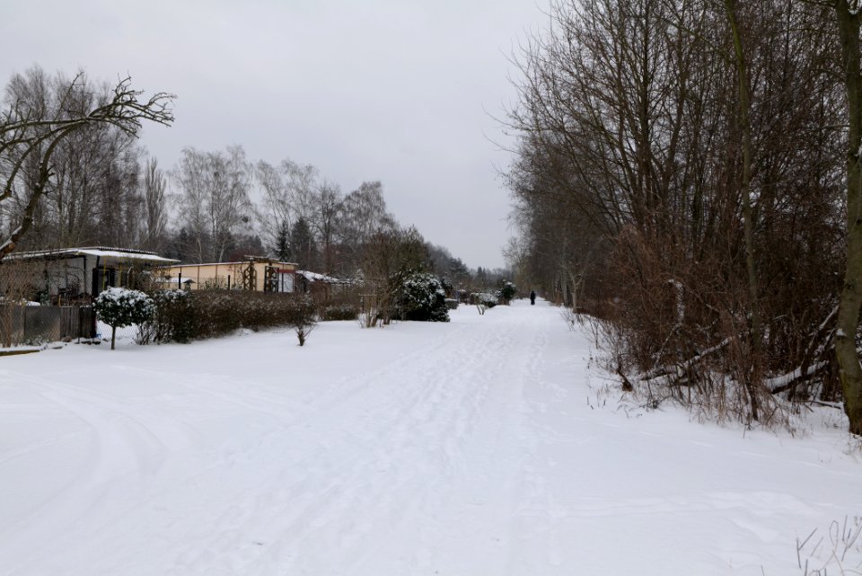 Track along Havelkanal in Hennigsdorf with snow 2021-02-09 05