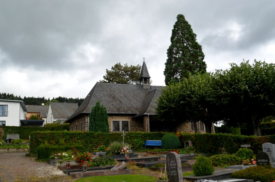 Traben, Friedhof, Trauerhalle
