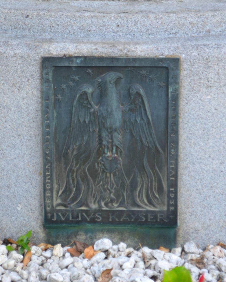 Traben, Friedhof, Grab Kayser (1)