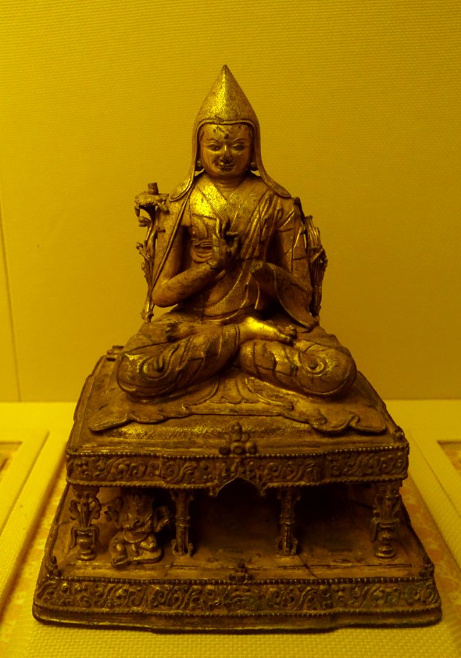 Tsongkhapa, Tibet, 1368-1644 AD, gilt copper - Sichuan Provincial Museum - Chengdu, China - DSC04321