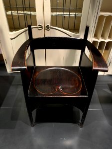 Tub armchair designed by Charles Rennie Mackintosh, photo 1