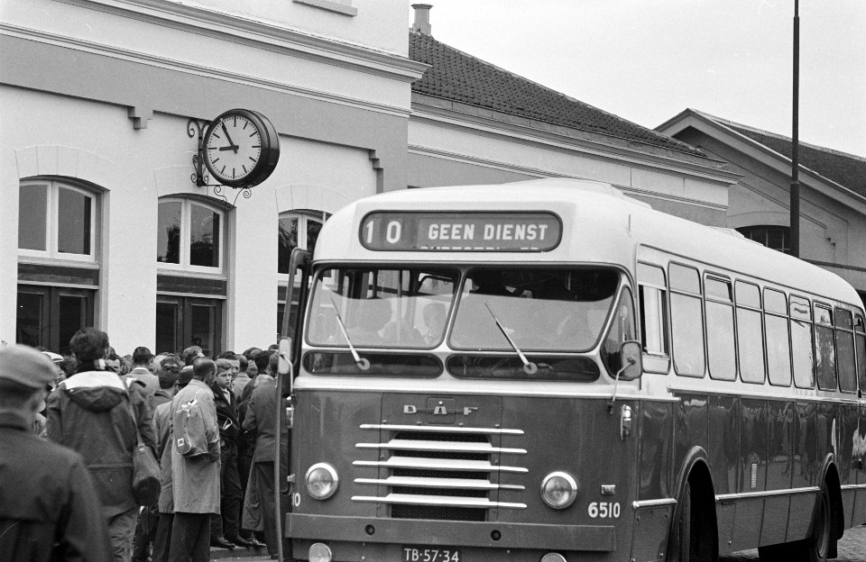 TT-races te Assen Busdienst vanaf station, Bestanddeelnr 914-0836
