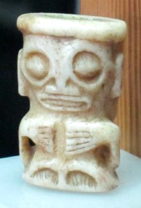 Tube ornament, human bone, 19th century, Marquises, Musée de Tahiti et des Îles