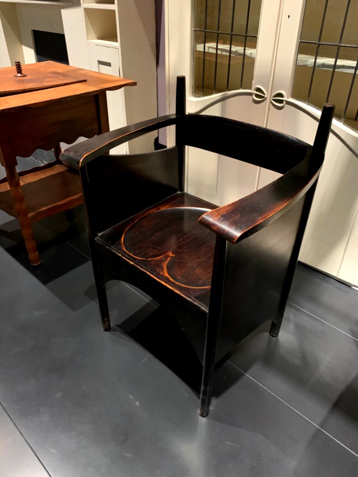 Tub armchair designed by Charles Rennie Mackintosh, photo 2