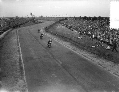 TT races Assen , Nederland P. Bakker op Norton 350cc, Bestanddeelnr 906-5879