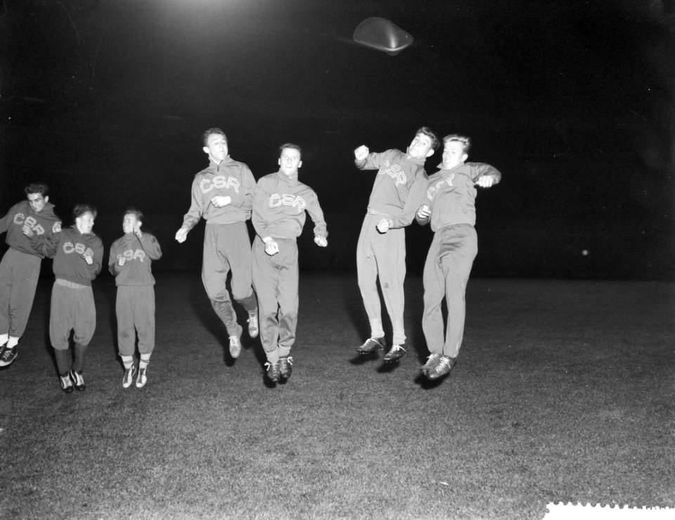 Tsjechische voetballers training in Ajax stadion, Bestanddeelnr 910-7771