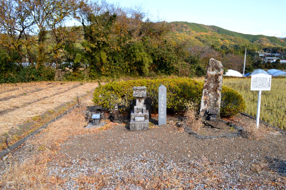 Tsukaana-kofun-jinja, shoumen
