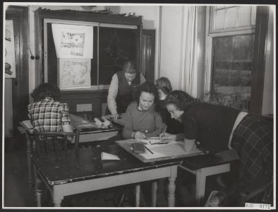 Tuinbouwschool Huize te Lande te Rijswijk. Tot de theoretische lessen behoort…, Bestanddeelnr 035-0172