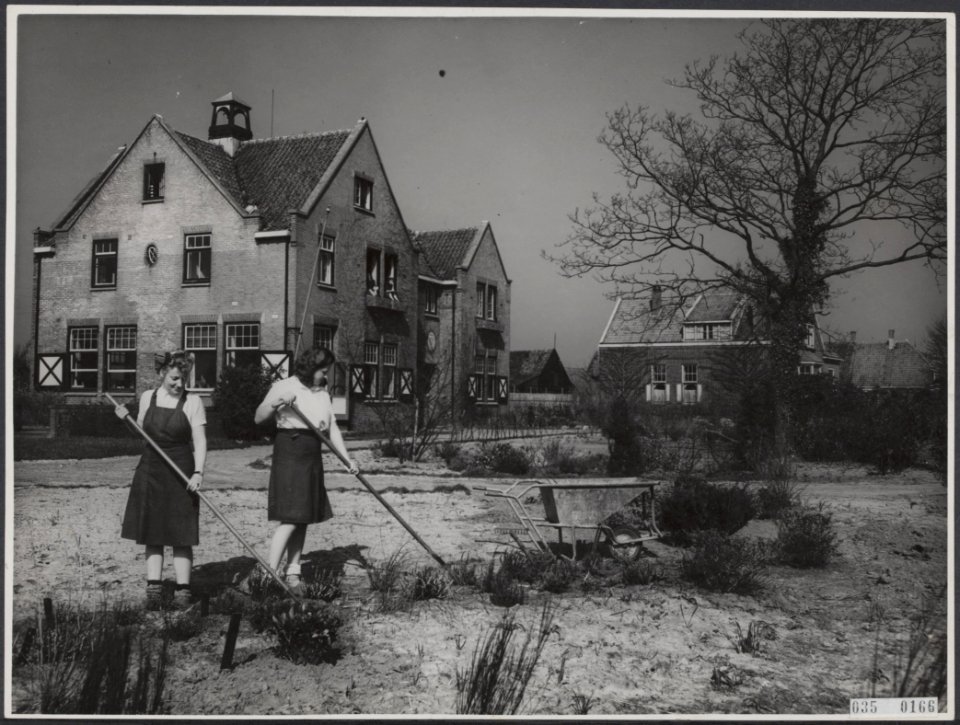 Tuinbouwschool Huize te Lande Rijswijk Het vriendelijk gelegen schoolgebouw, Bestanddeelnr 035-0166