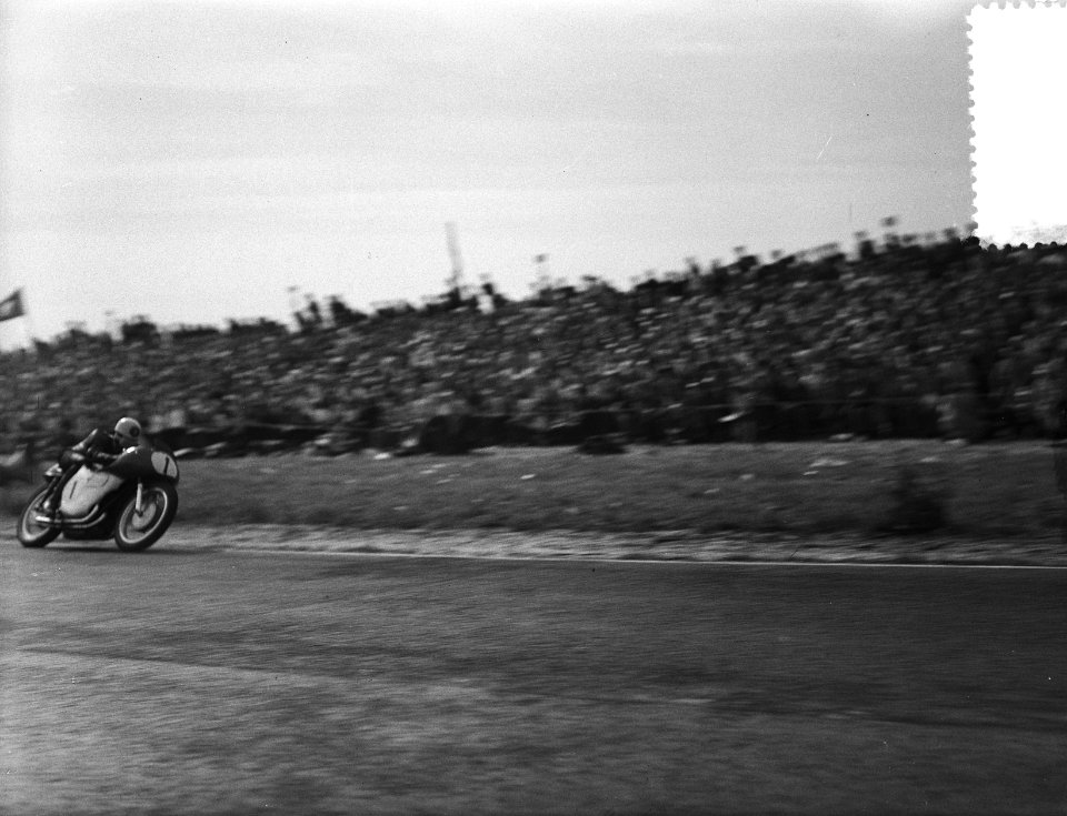 TT races Assen , G. Duske (op Gilera), Bestanddeelnr 906-5864