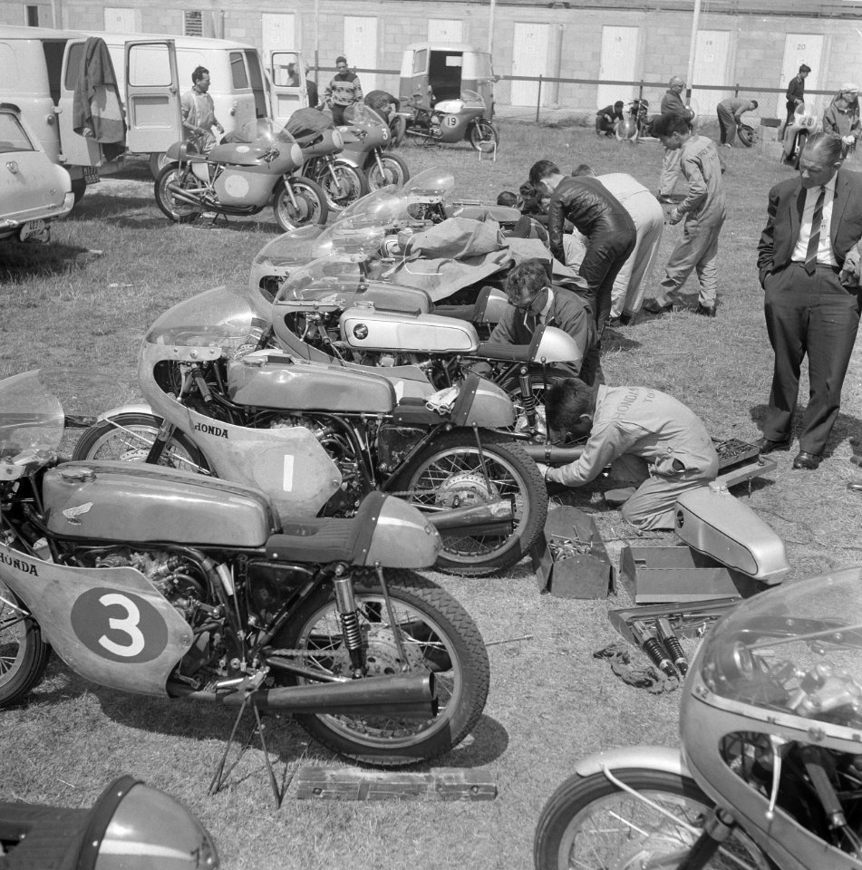 TT Assen Honda fabrieksploeg, Bestanddeelnr 915-3052