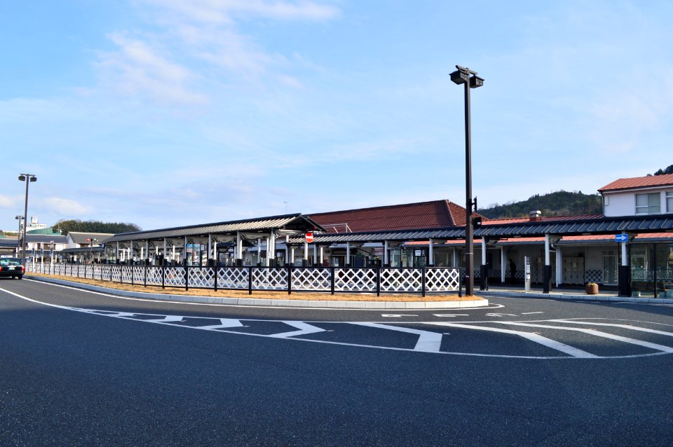 Tsuyama Station, ekisha