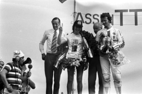 TT in Assen 500cc klasse Huldiging Hartog (rechts) en Sheene (midden), Bestanddeelnr 928-6669