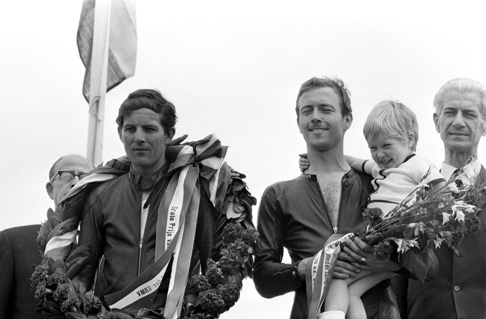 TT Assen. Phil Read (links) en Jan Huberts (rechts), Bestanddeelnr 921-4822