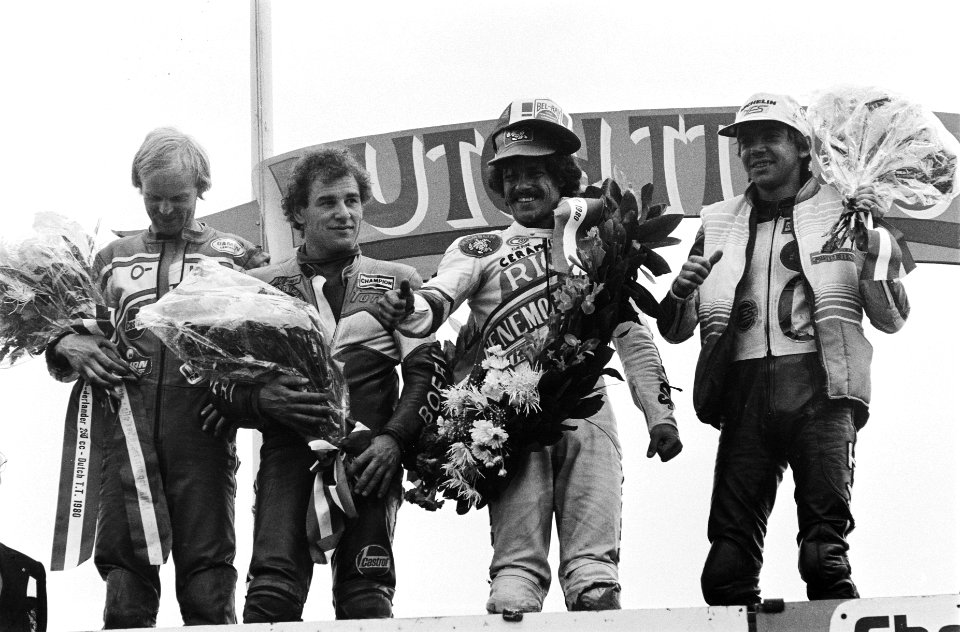 TT Assen Huldiging na de 250 cc race in 1980. V.l.n.r. Klaas Hernamdt (17e en , Bestanddeelnr 930-9043