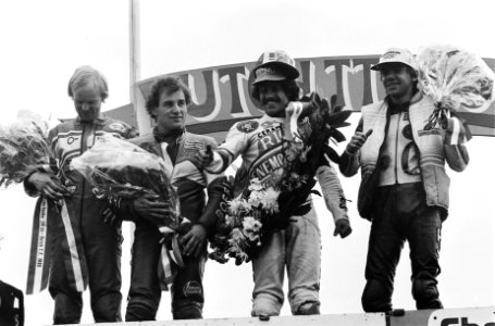 TT Assen Huldiging na de 250 cc race in 1980. V.l.n.r. Klaas Hernamdt (17e en , Bestanddeelnr 930-9043