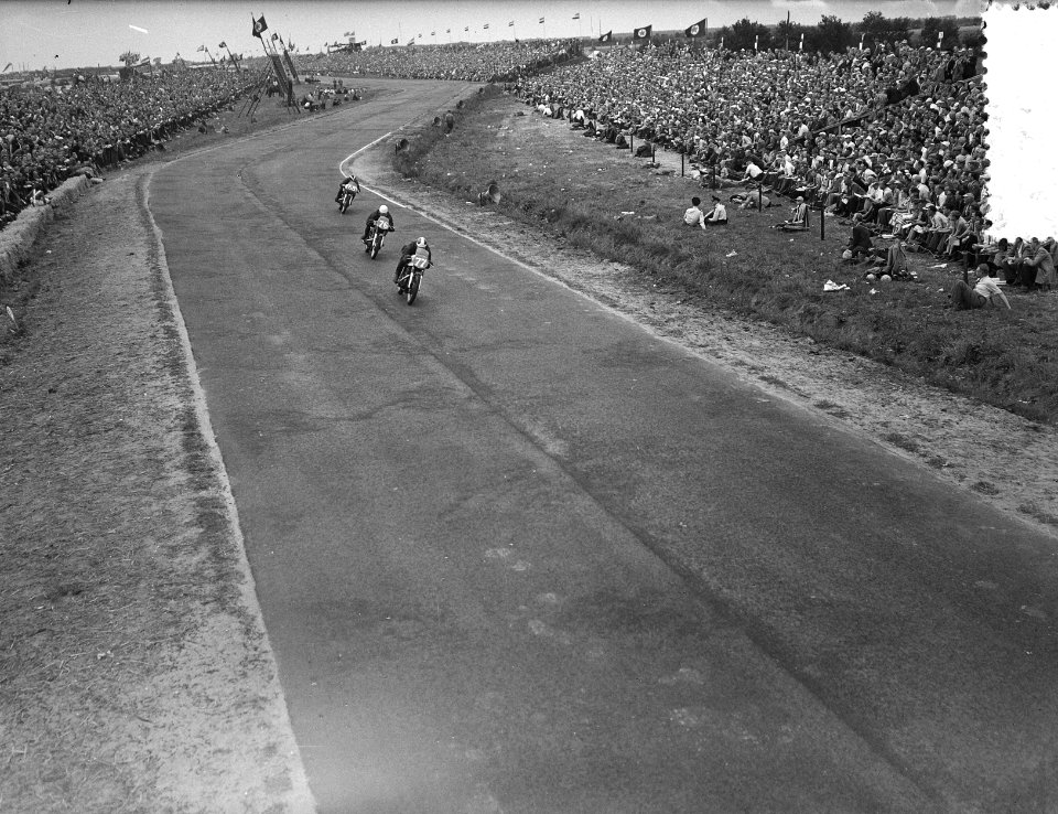 TT races Assen , (AJS ploeg 350cc), Bestanddeelnr 906-5867