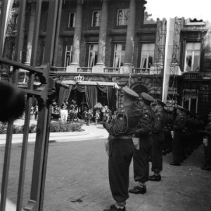Troonopvolging door Koning Boudewijn Belgie. Militairen, Bestanddeelnr 904-6893