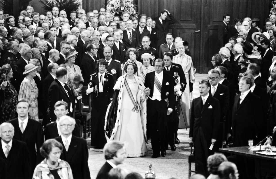 Troonswisseling 30 april , Nieuwe Kerk Koningin Beatrix en Prins Claus tijdens, Bestanddeelnr 930-8043