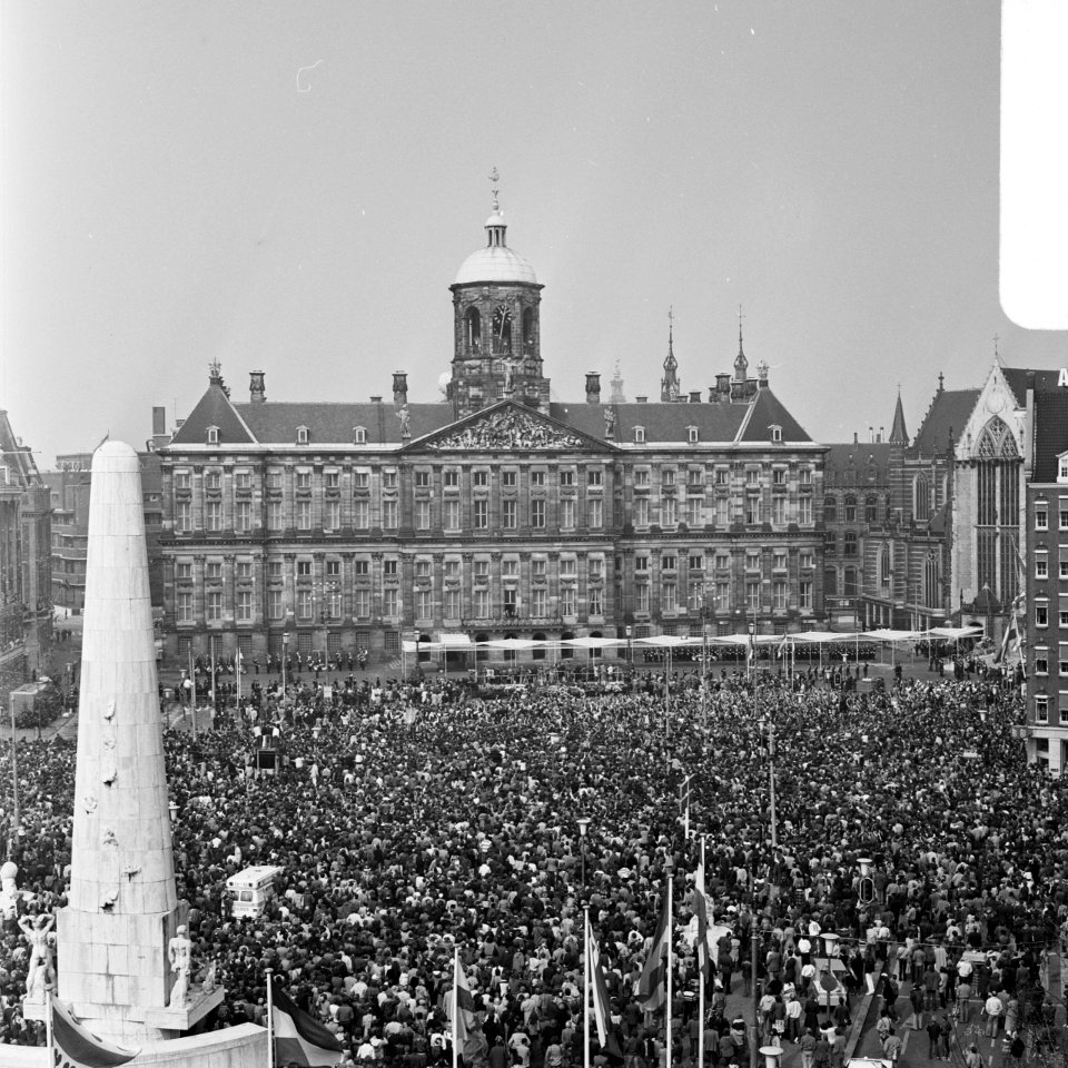 Troonswisseling 30 april , overzichten van de Dam (richting Paleis), Bestanddeelnr 930-7989