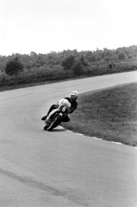 TT te Assen, training 250cc, Jim Redman in aktie (nr. 6), Bestanddeelnr 919-2784