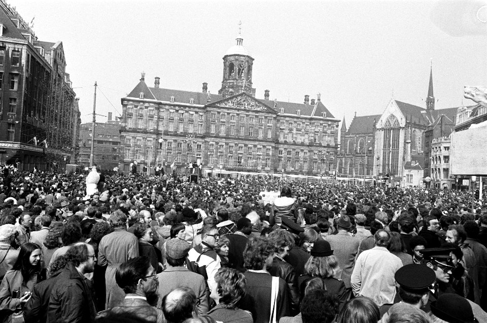 Troonswisseling 30 april , overzichten van de Dam (richting Paleis), Bestanddeelnr 930-7993