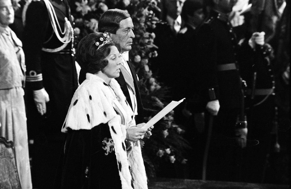 Troonswisseling 30 april , inhuldiging in Nieuwe Kerk Koningin Beatrix tijdens, Bestanddeelnr 930-8050