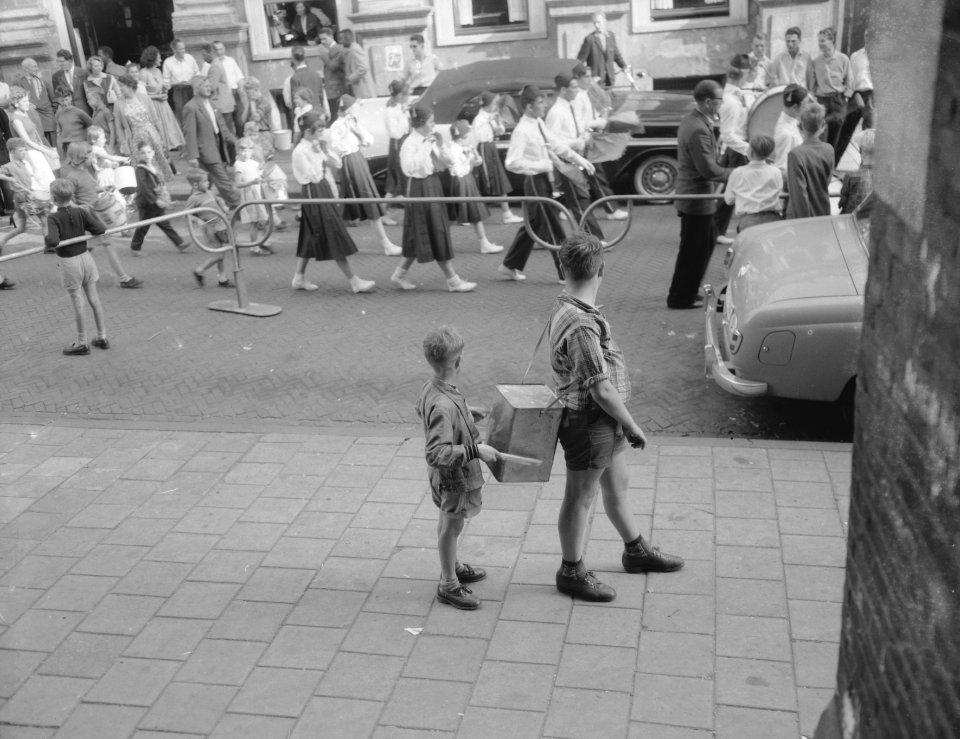 Trommelen in de beurs te Amsterdam, Bestanddeelnr 909-8455