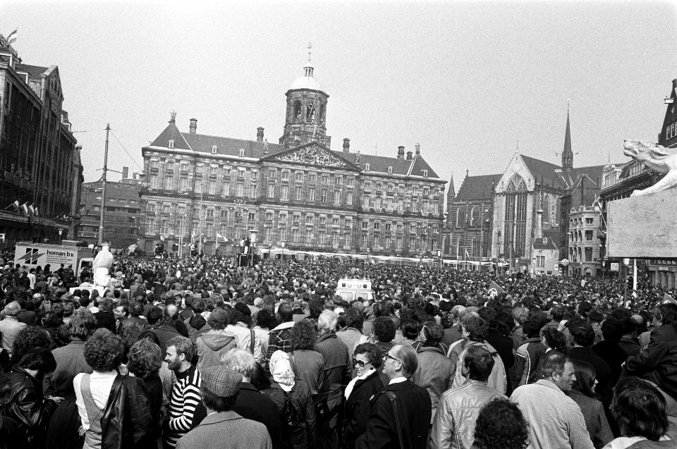 Troonswisseling 30 april , overzichten van de Dam (richting Paleis), Bestanddeelnr 930-7991