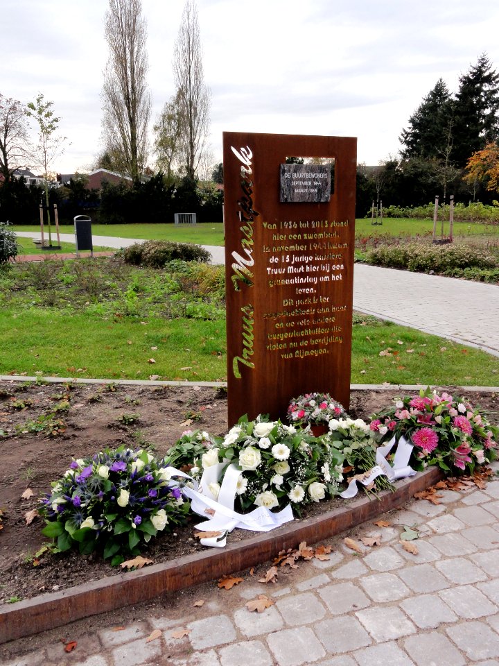 Truus Mastpark, oorlogsmonument