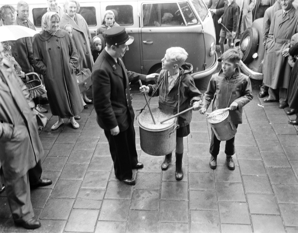 Trommelen in de Beurs, Bestanddeelnr 908-9481