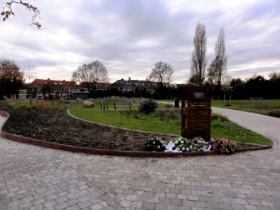 Truus Mastpark, overzicht met oorlogsmonument