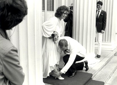 Trouwerij in het Gemeentehuis van Bloemendaal. Geschonken in 1986 door United Photos de Boer bv. Identificatienummer 54-015742