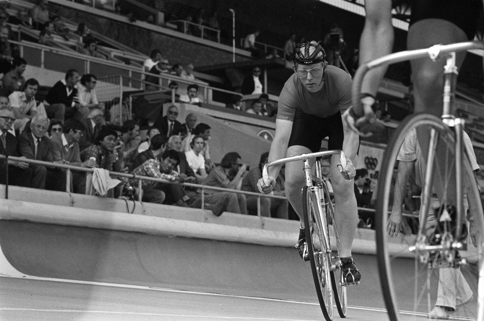 Truus van der Plaat in aktie tijdens halve finale dames sprint, Bestanddeelnr 930-4160