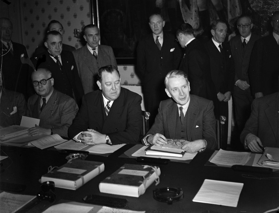 Trygoe Lie bij minister Van Boetzelaer, Bestanddeelnr 902-5549