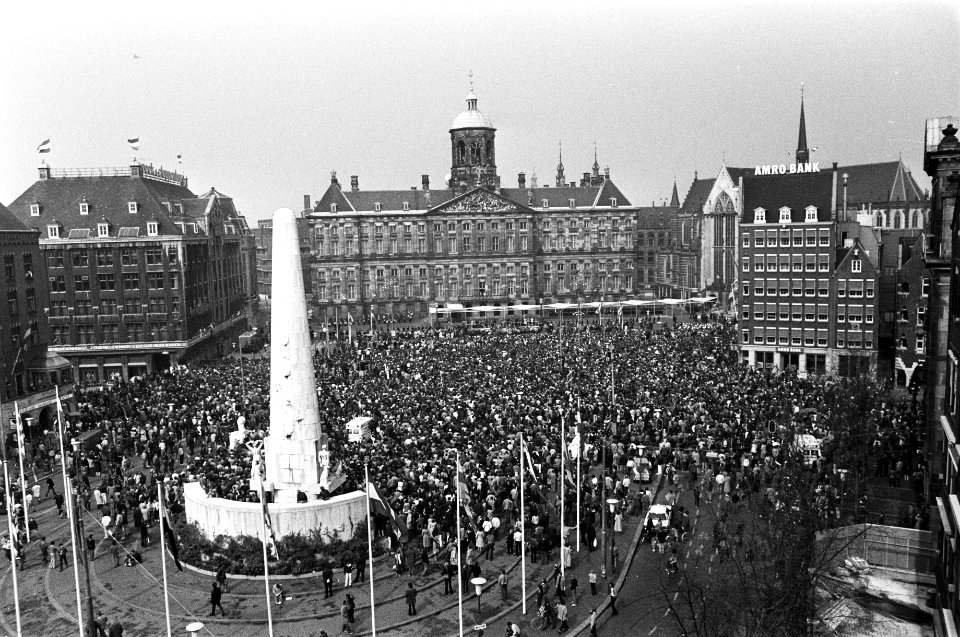 Troonswisseling 30 april , overzichten van de Dam (richting Paleis), Bestanddeelnr 930-7992