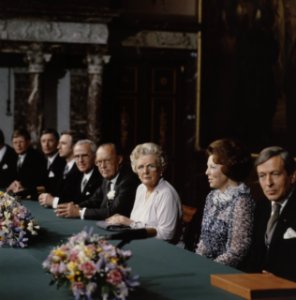 Troonswisseling 30 april bijeenkomst voor de abdicatie het Paleis op de Dam , Bestanddeelnr 253-8181